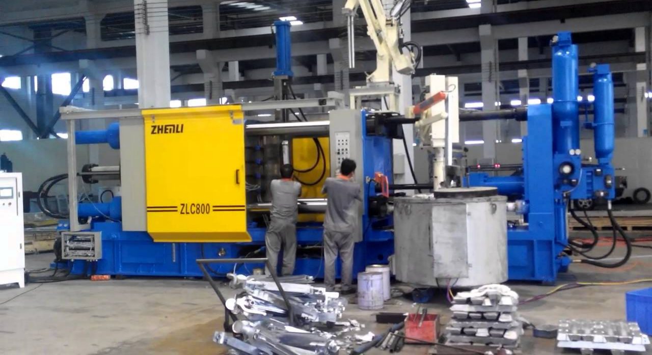 Atelier de production stable pour l’usinage CNC et la fabrication en série de pièces mécaniques